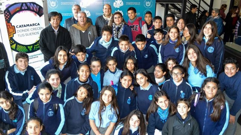 Entregaron discos grabados en el Estudio de la Vicegobernación