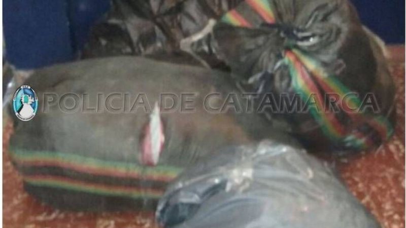 Arrestan a un joven y secuestran ropa en el puesto caminero El Portezuelo