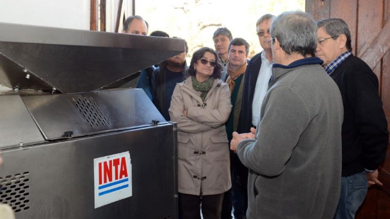 Lucía visitó los laboratorios del INTA