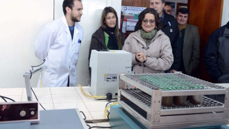 Lucía visitó los laboratorios del INTA