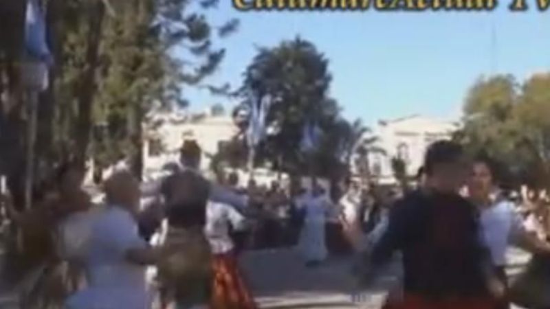 Arte combinado en la Plaza 25 de Mayo