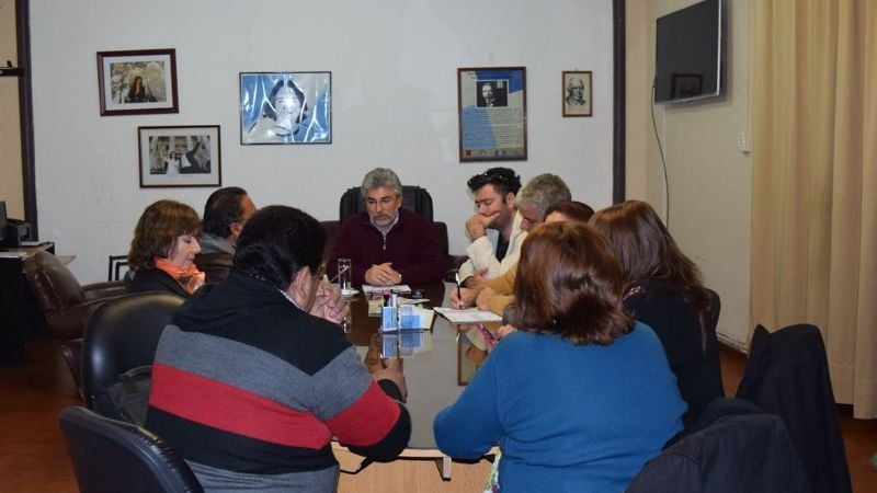 El Gobierno convocó a los gremios educativos