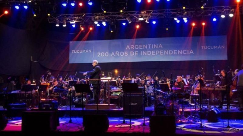 Miles de personas recibieron el 9 de Julio y entonaron el Himno en la casa histórica