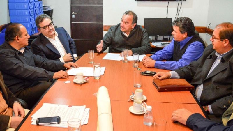 Senadores se reunieron con intendentes por la situación limítrofe de Valle Chico