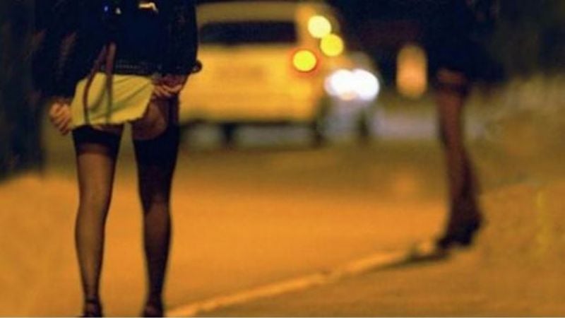 Denunció que una trabajadora sexual le robó $17.000