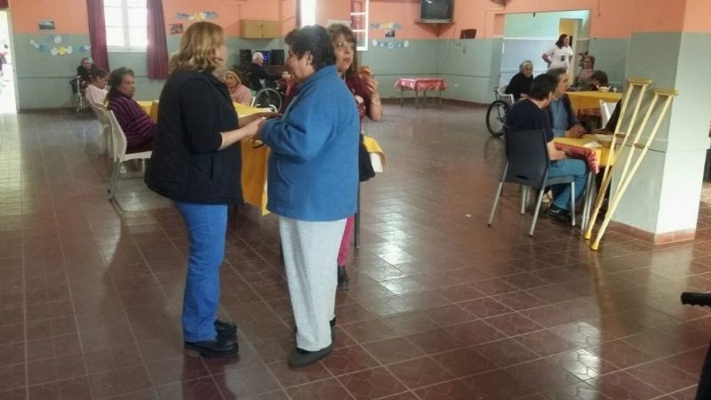 Empleados del Senado visitaron el Hogar de Ancianos