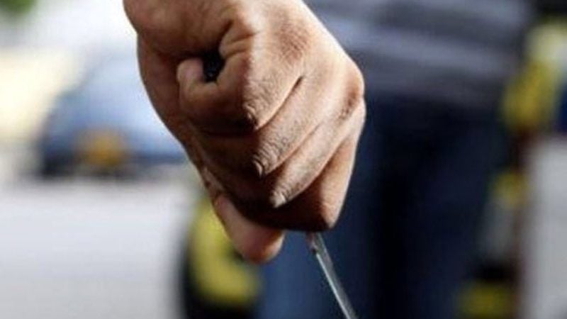 Intentó arrebatar un celular y fue aprehendido