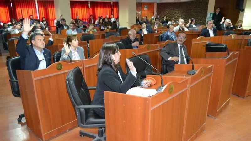 Media sanción para el Consejo del Salario para policías