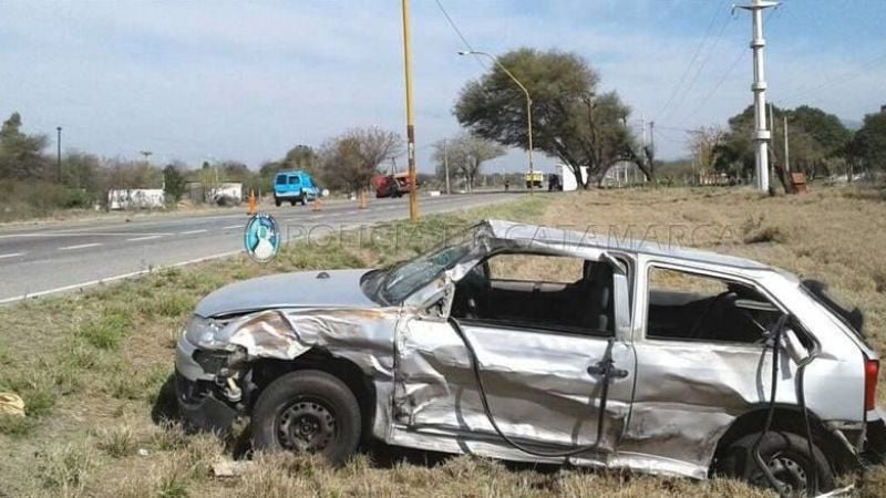 Choque y vuelco en Capayán