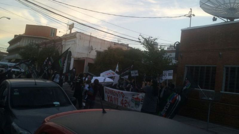 Trabajadores de Supercanal piden aumento de sueldo