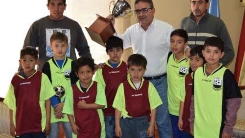 Escuela de futbol infantil de Villa Cubas campeona en La Rioja