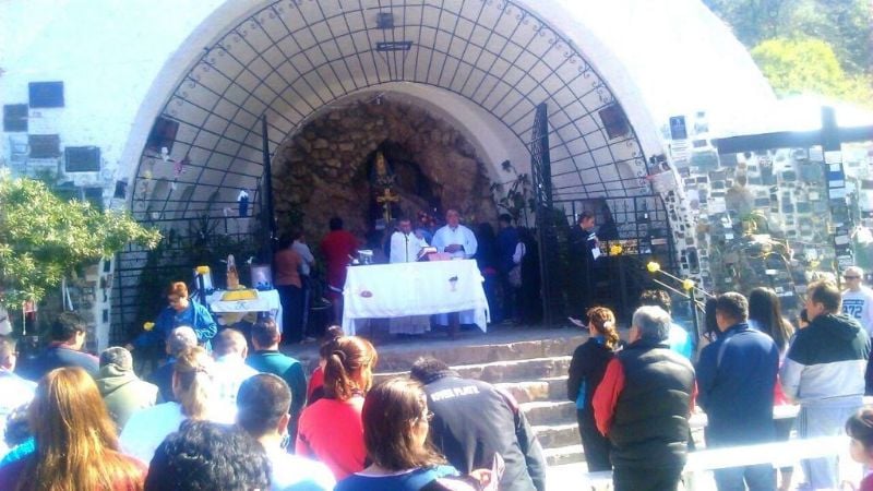 Caminata de la Policía hacia la Gruta de la Virgen del Valle