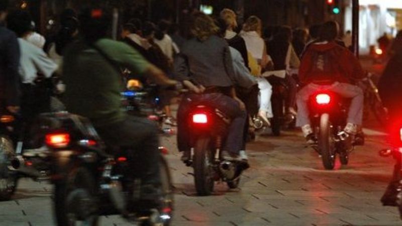 Noche de furia de más de un centenar de motociclistas