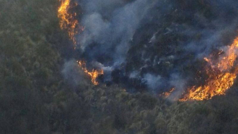 Bomberos de Santa María trabajan en Tafi del Valle combatiendo el fuego