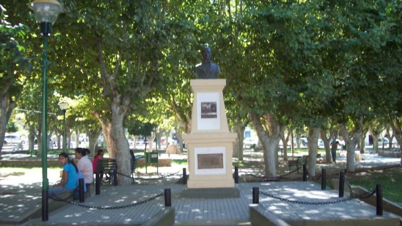 Alumnos en la plaza, una mala costumbre