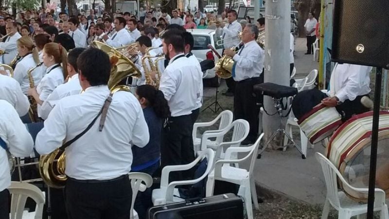 Una multitud participa de las festividades de San Roque