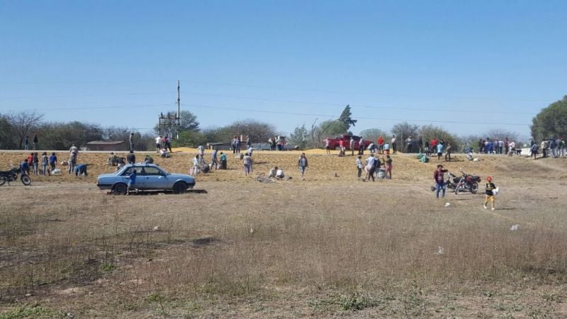 Volcó camión en la Ruta Nacional N°157