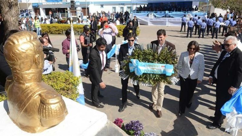 La Gobernadora presidió en Los Altos el homenaje al Libertador