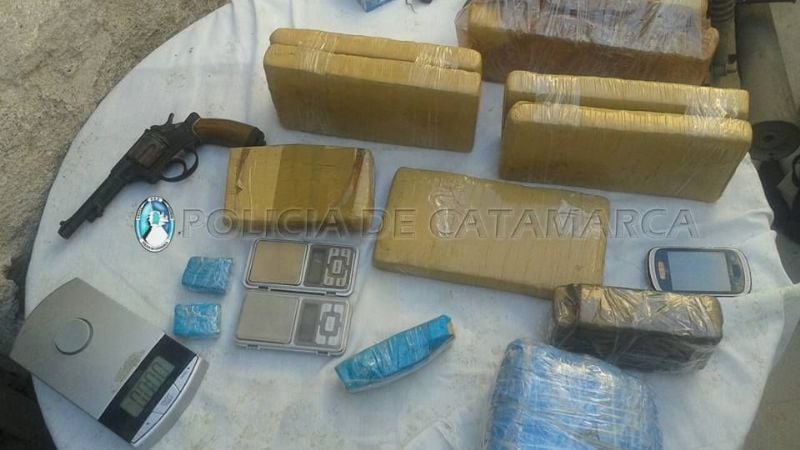 Secuestran alrededor de 10 kilos marihuana