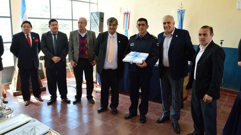 Entrega de banderas y placa conmemorativa en Los Varela