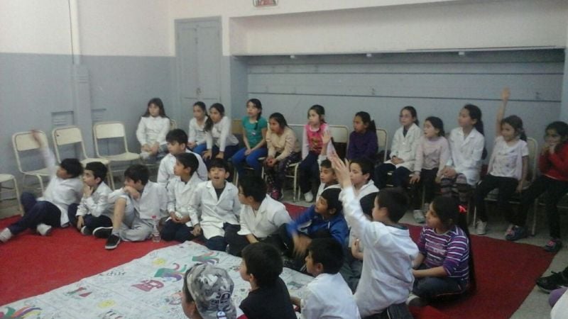 Promueven la Línea 102 en instituciones escolares