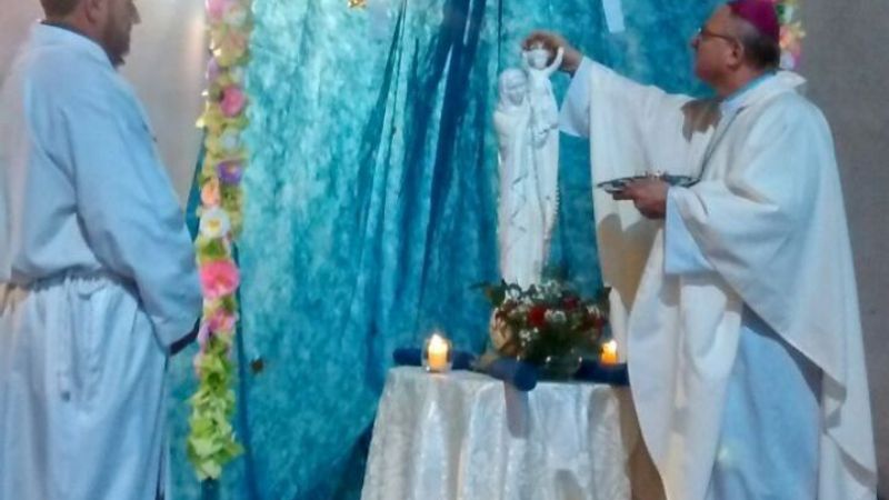 Emotiva ceremonia de coronación de la imagen de la Virgen en Achachay