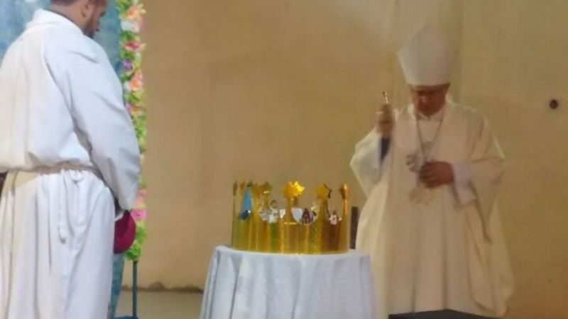 Emotiva ceremonia de coronación de la imagen de la Virgen en Achachay