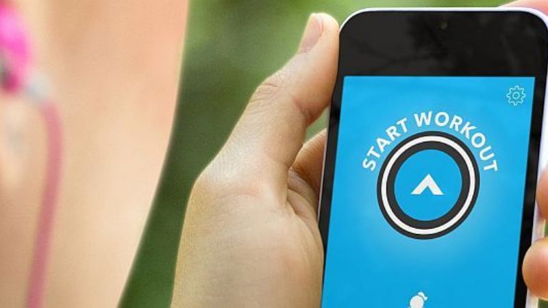 Advierten sobre riesgos de usar apps de fitness sin supervisión