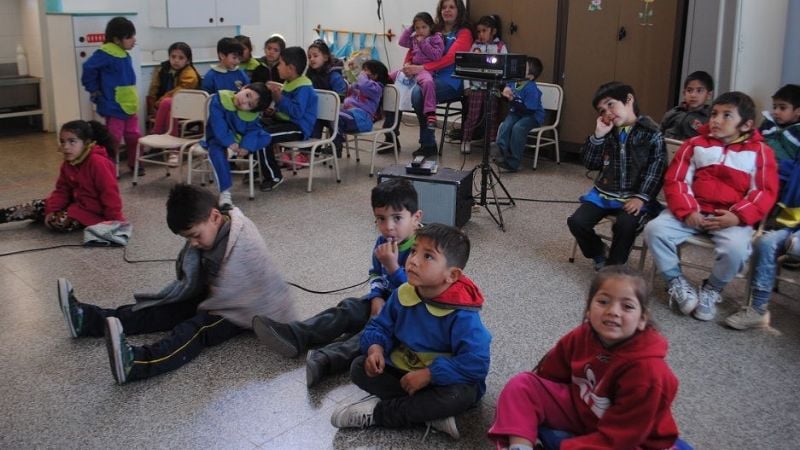 El cine móvil con los niños de Capital, Capayán y Fiambalá