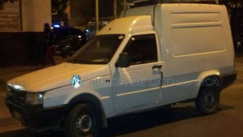 Una moto chocó contra una camioneta en pleno centro