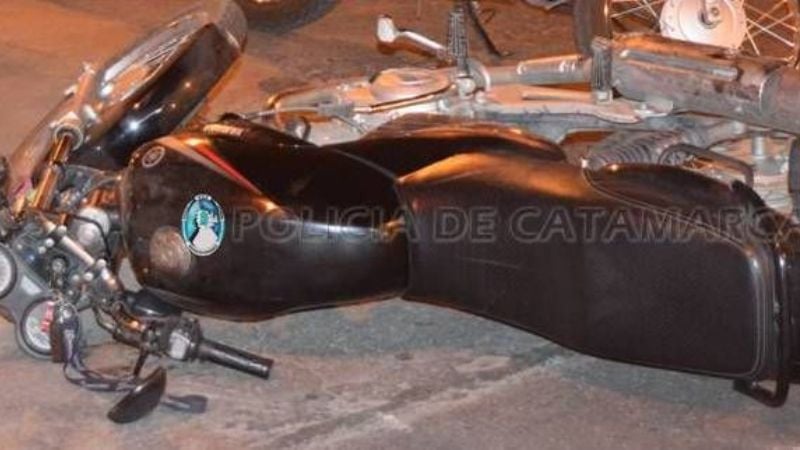 Una moto chocó contra una camioneta en pleno centro