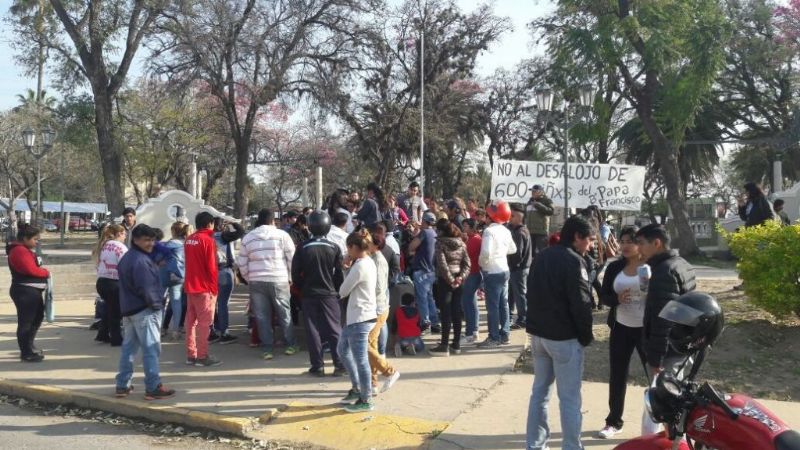 Protesta de vecinos del asentamiento Papa Francisco