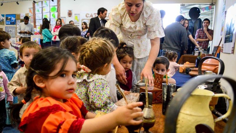 Patio matero, música y baile en el Jardín Maternal