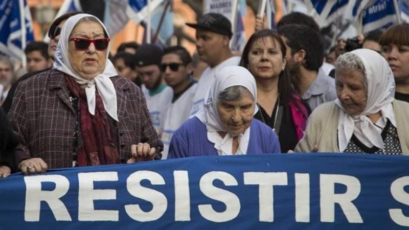 Se inició la "Marcha de la Resistencia" en Plaza de Mayo