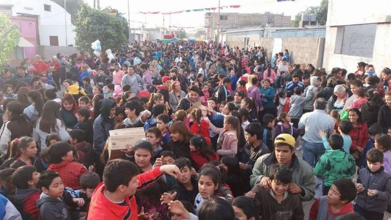 Los niños festejaron su día frente a la sede del PJ en Recreo
