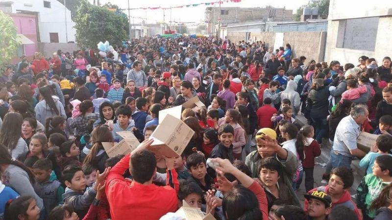 Los niños festejaron su día frente a la sede del PJ en Recreo
