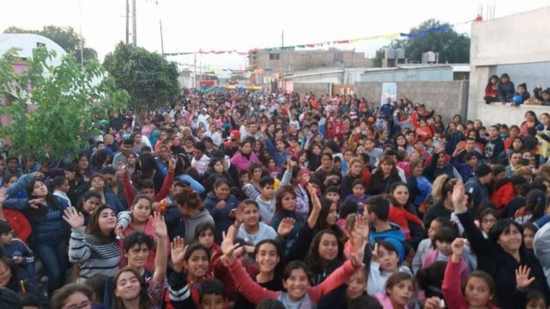Los niños festejaron su día frente a la sede del PJ en Recreo
