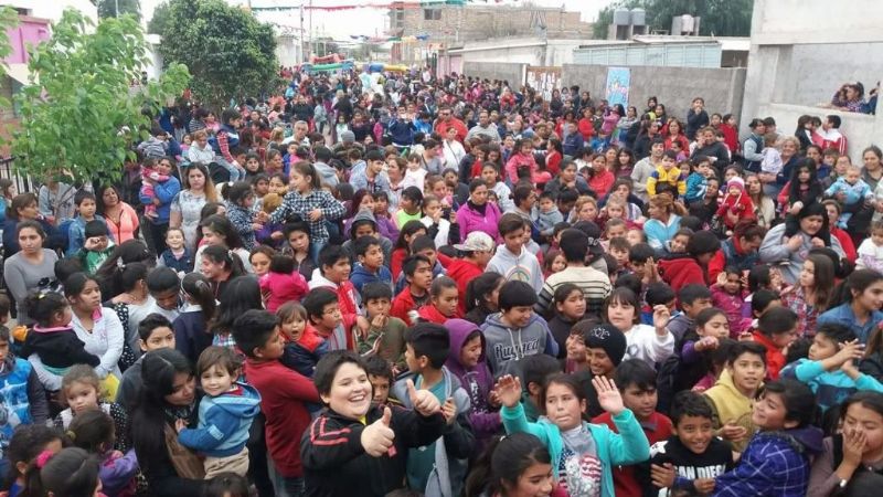 Los niños festejaron su día frente a la sede del PJ en Recreo