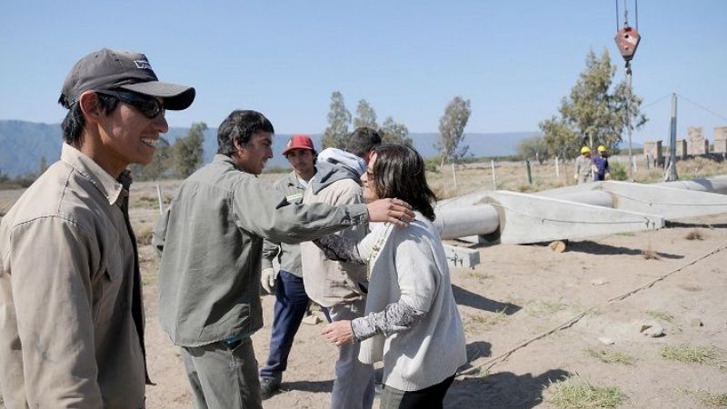 Lucía recorrió las obras de la línea eléctrica de Divisaderos-Valle Viejo