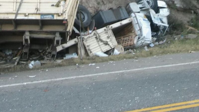Volcó camión en El Totoral