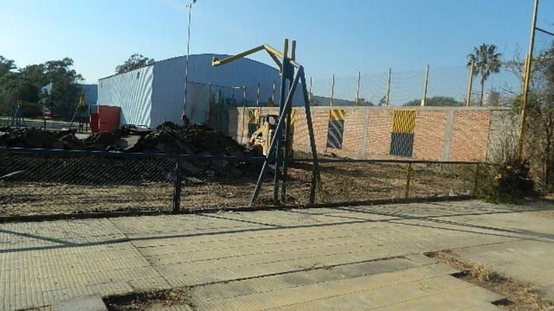 Trabajos de refacción en canchas del Polideportivo Capital