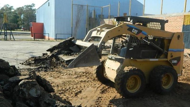 Trabajos de refacción en canchas del Polideportivo Capital