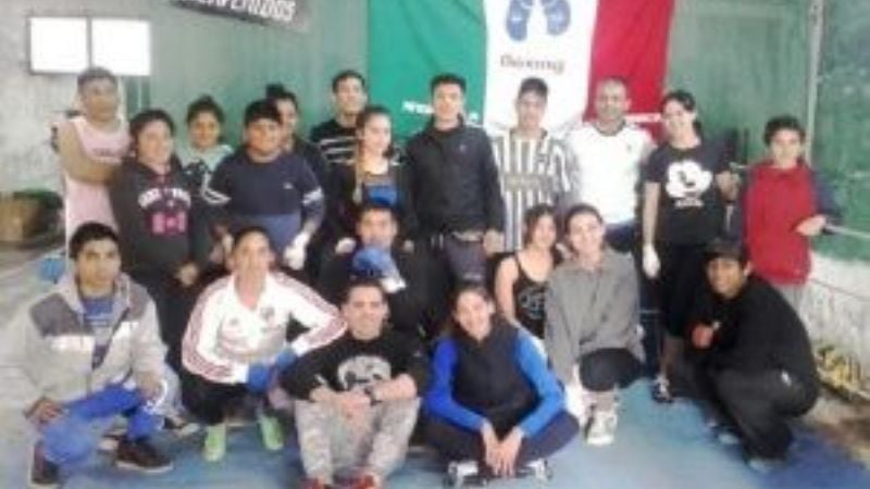 Exitosa clínica de boxeo