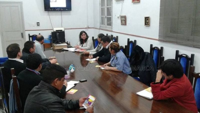 Miembro de la Defensoría del Público capacitaron a efectivos policiales