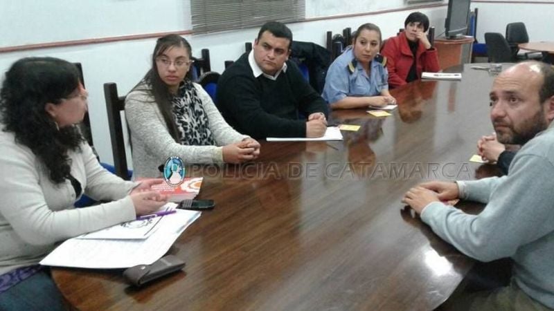 Miembro de la Defensoría del Público capacitaron a efectivos policiales