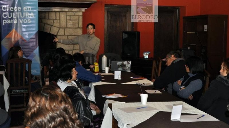 En El Rodeo capacitaron a emprendedores en “estrategias de comercialización”