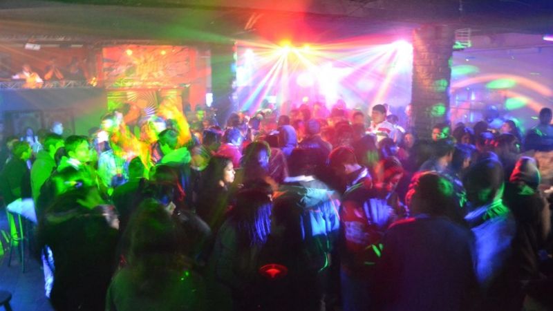 Fiesta de elección de la reina de los estudiantes sin alcohol y con custodia