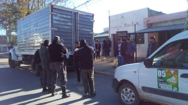 Queman pollos secuestrados