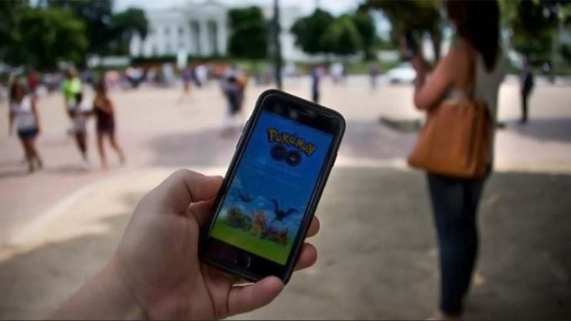 Por el Pokemon Go, escuela prohibió uso de celular