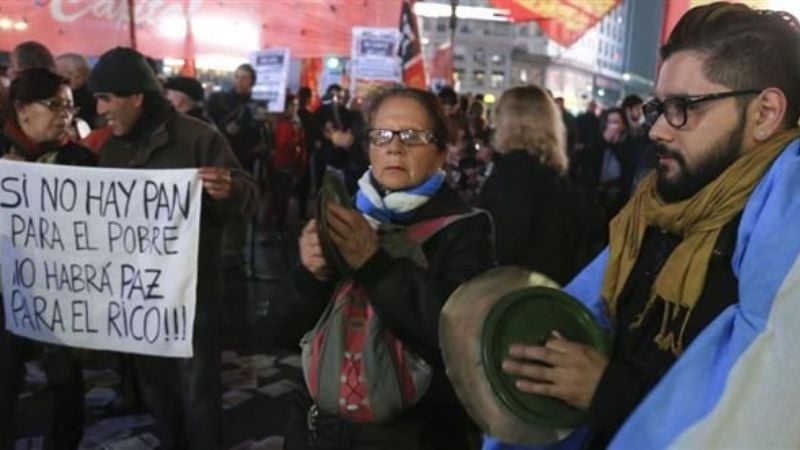 Con otro "ruidazo" protestaron contra la suba de tarifas